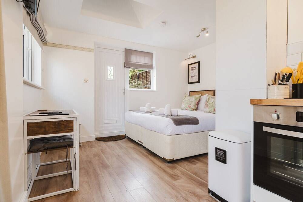 Entire apartment, Cosy Studio Annexe in the Centre of Cheltenham in Cheltenham, Gloucestershire