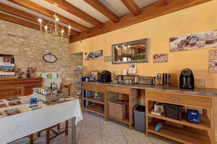 Room 'Chambre Lune' with Shared Pool, Wi-Fi and Air Conditioning - Table d'Hôtes in Salignac-Eyvigues, Périgord Noir