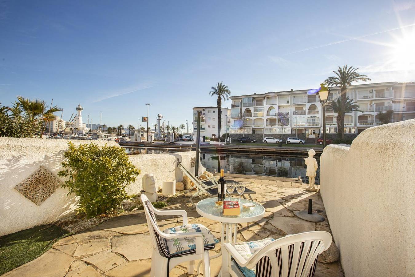 Charmvolles Fischerhaus mit 4 m Liegeplatz und Balkon auf der Isla Cartago in Empuriabrava, Oberampurien