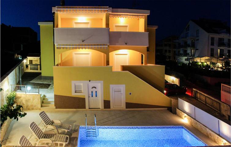 Ferienwohnung für 4 Personen, mit Pool und Terrasse