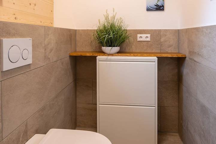 Alb Chalet: Freistehendes Ferienhaus mit Whirlpool, Infrarotkabine und Holzofen in Geyerbad, Meßstetten