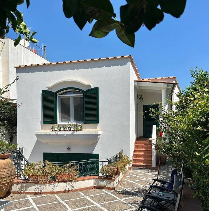 Casa vacanza per 4 persone, con giardino e panorama a Capri