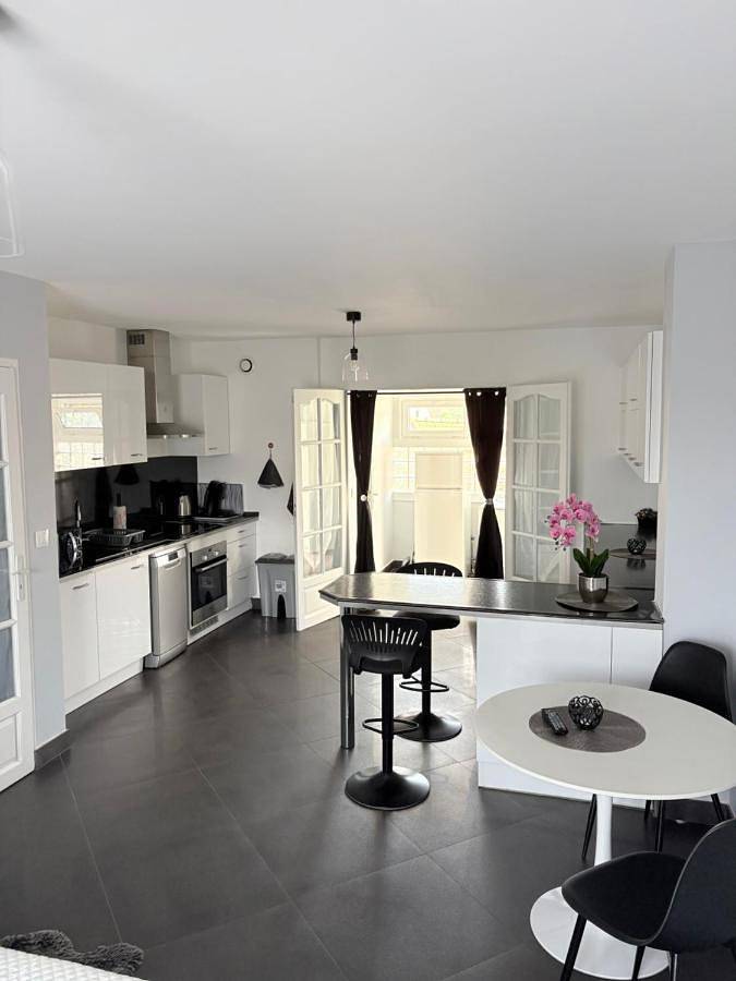 Appartement entier, Studio Moderne Zen in Les Pavillons-sous-Bois, Seine-Saint-Denis