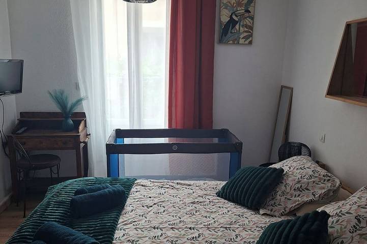 Ganze Wohnung, In the heart of Meze, apartment 2 Bedrooms, Air Conditioned, sleeps 4. in Mèze, Mittelmeerküste (Frankreich)