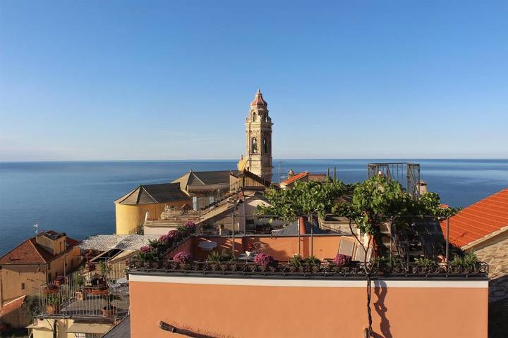 B&b per 2 persone, con Balcone e Terrazza nonché Giardino e Panorama a Cervo (Borgo)