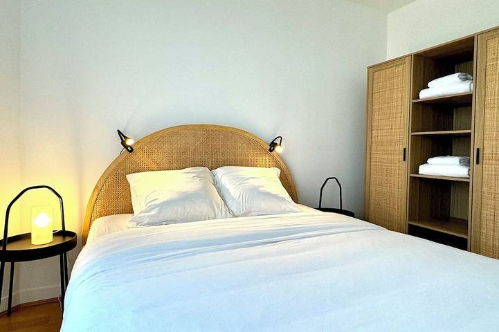 Entire apartment, 2 Bedroom Apartment near Arc de Triomphe Paris by Wild in Levallois-Perret, Hauts-de-Seine