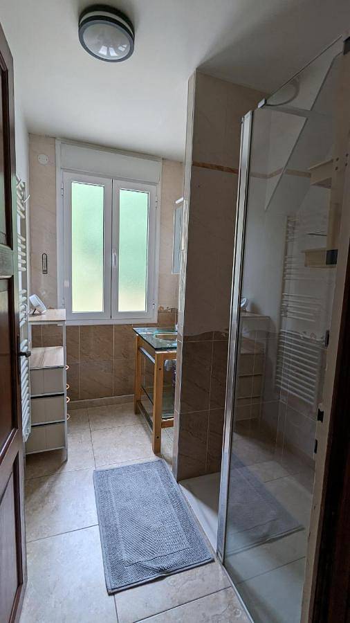 Gîte pour 6 personnes, avec vue à Savignac-les-Ormeaux - 4