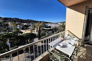 Gîte pour 4 personnes, avec balcon dans Office De Tourisme De Saint Mandrier