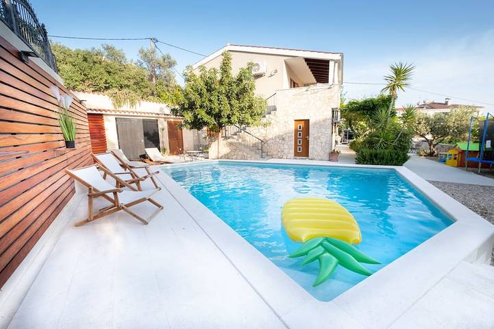 Villa für 13 Personen, mit Balkon und Garten - 1