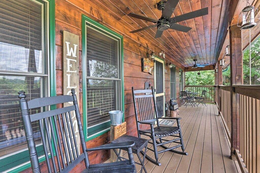 Mountain Cabin Getaway w/Hot Tub & Fire Pit! in Blount County