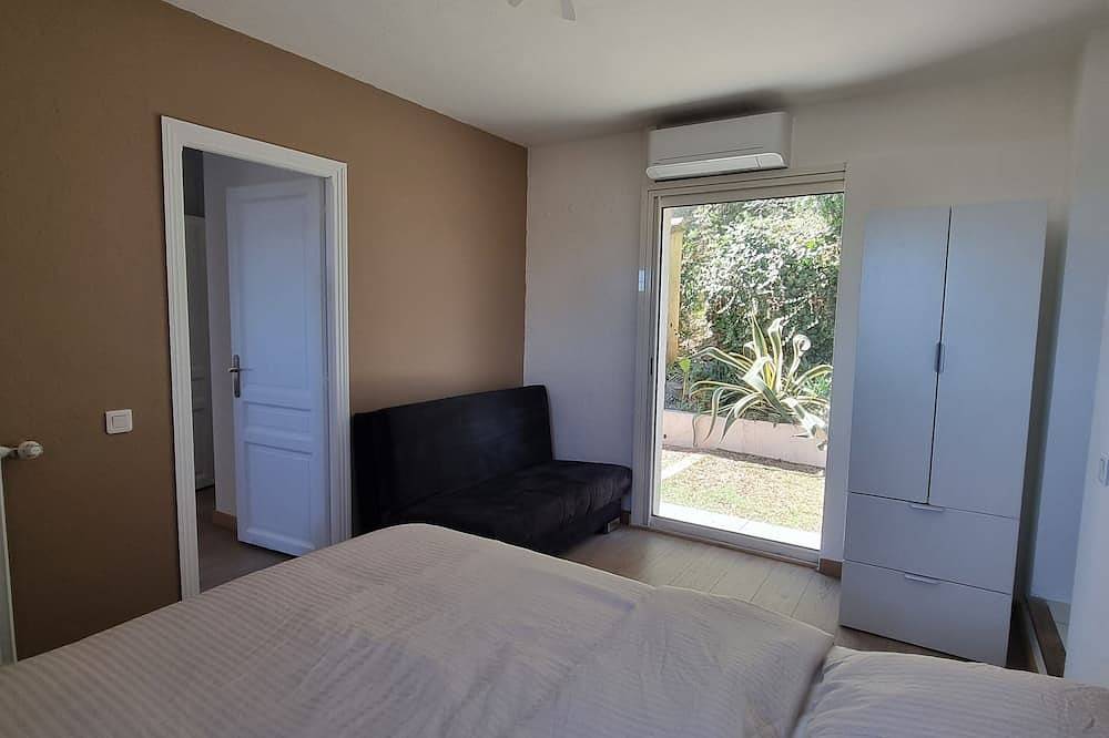 Ganze Wohnung, Charming 2-room apartment with garden, sea and mountain views in Saint-Laurent-du-Var, Mittelmeerküste (Frankreich)