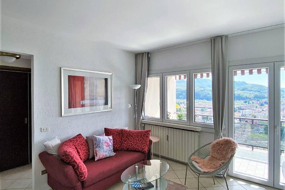 Geheel appartement, Appartement in Luino met gedeeld zwembad in Luino, Comune di Luino