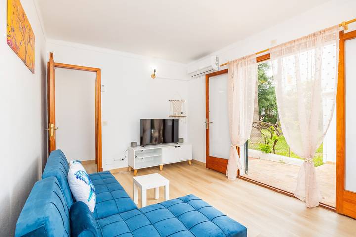 Apartamento inteiro, Apartamento Felipe 1-4 com terraço, piscina partilhada e Wi-Fi (taxas incluídas) in Cala d'Or, Santanyí