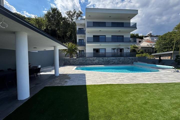 Ferienhaus für 12 Personen, mit Pool und Balkon/Terrasse in Opatija Riviera