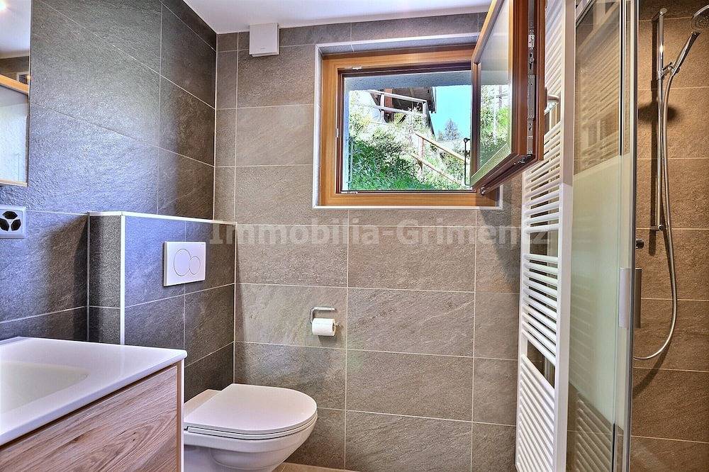 Sehr komfortables 2-stöckiges Chalet für 6 Personen, Wohnzimmer mit Kamin, Kochnische mit Geschirrsp in Grimentz, Anniviers