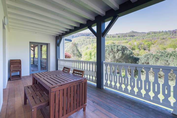Apartamento entero, Precioso apartamento renovado en Bagnères-de-Bigorre, para 7 personas, vista a la montaña, terrazas in Bagnères-de-Bigorre, Altos Pirineos