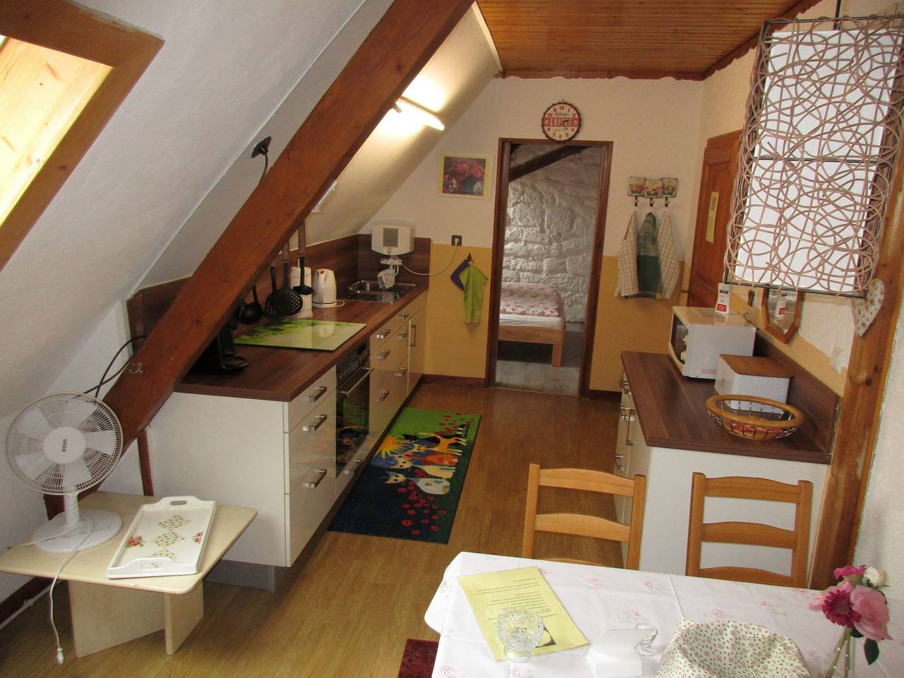 Ganze Wohnung, Dachgeschosswohnung mit Gartennutzung in Tengen, Hegau
