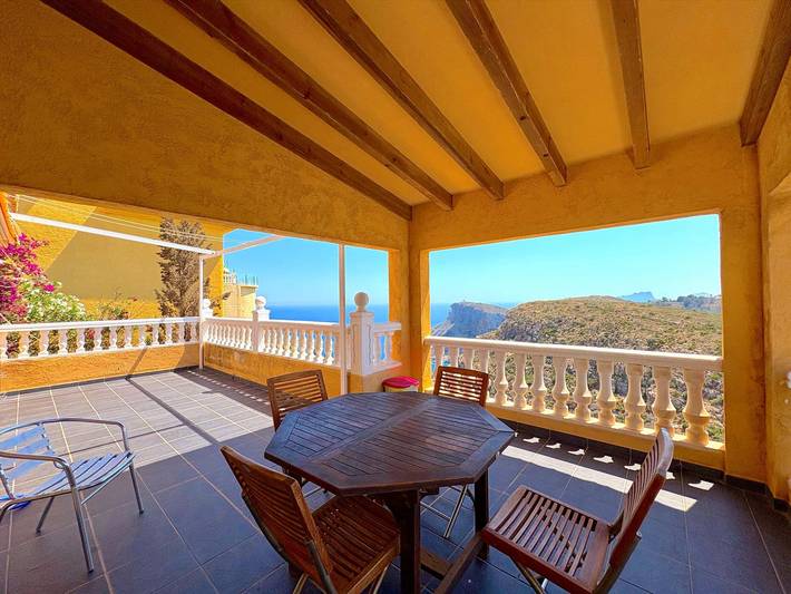 Casa rural para 6 personas, con piscina y balcón en Benitachell