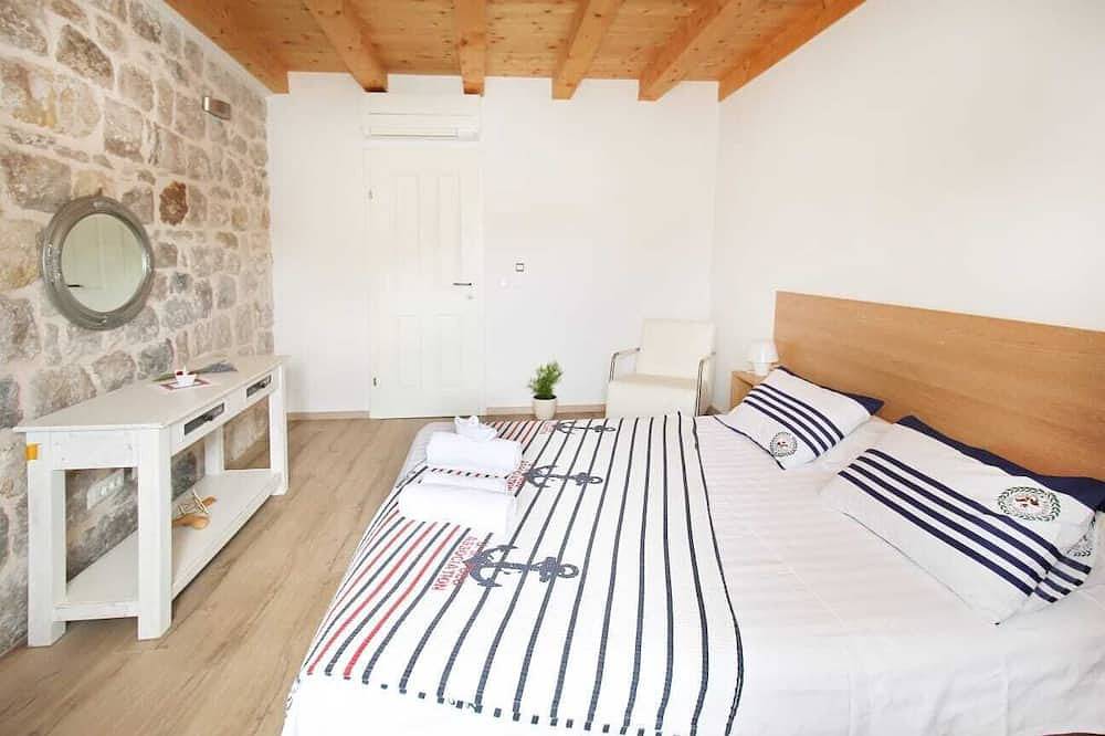 Ganze Wohnung, Apartment am Meer in einem denkmalgeschützten Steinhaus, komplett renoviert in Cavtat, Dubrovnik-Neretva