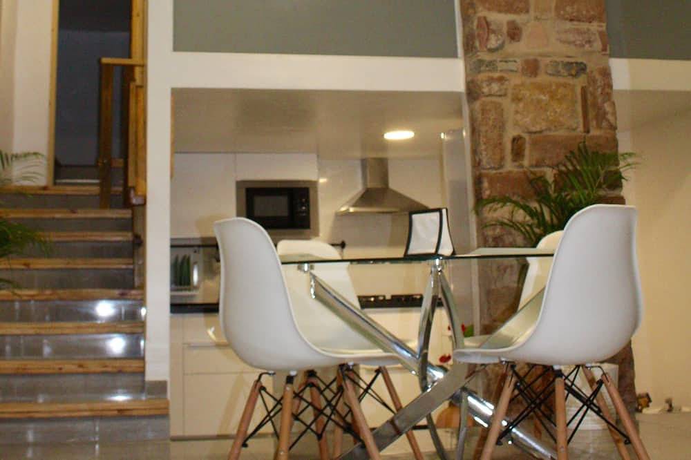 Apartamento entero, Apartamento Luminoso cerca de la Playa y  Puerto con Altillo/Loft in Valencia, Costa de Valencia