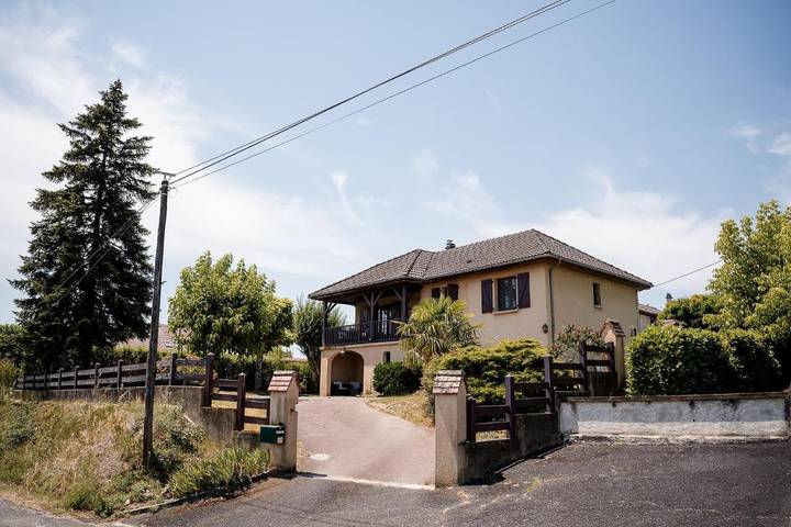 Location de vacances pour 7 personnes, avec Terrasse ainsi que Jardin et Piscine à Gagnac-sur-Cère - 2