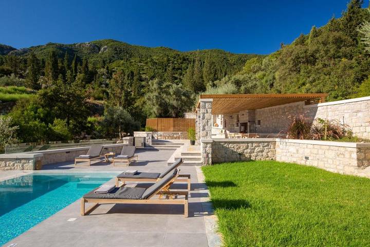 Villa für 6 Personen, mit Terrasse und Ausblick sowie Pool in Alexandros