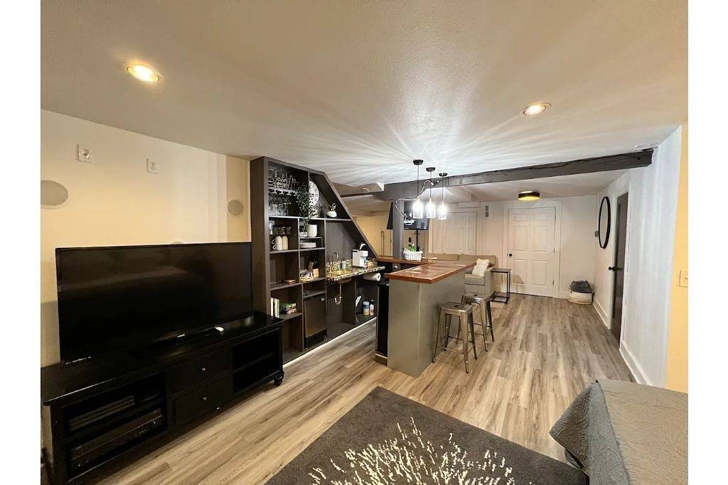 Ganze Wohnung, Spacious basement apt. Off-street parking, washer & dryer, kitchenette, sleeps 4 in Salem (OR), Willamette Valley