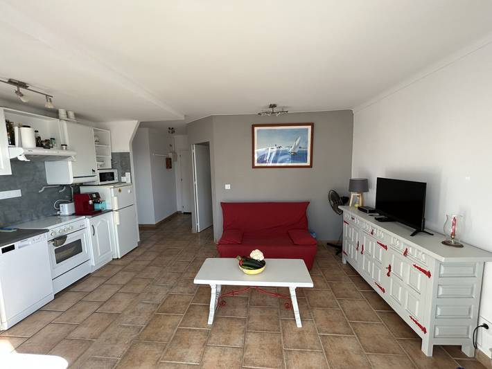 Entire apartment, Holiday apartment for 5 people with terrace in Platja de Sant Margarida (Roses), Roses
