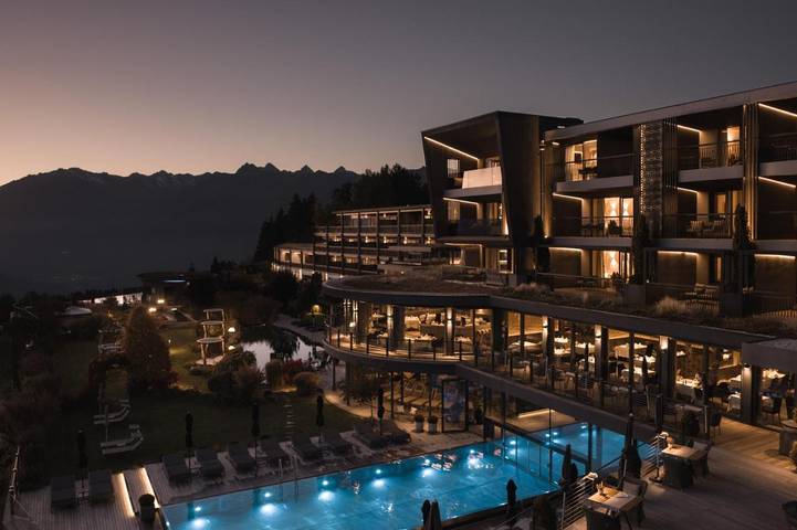 Hotel für 2 Personen, mit Balkon und Whirlpool sowie Terrasse und Garten in Hafling