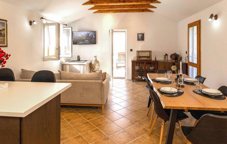 Escapade en bord de mer : appartement confortable de 80 m² avec terrasse et équipements modernes in Supetar, Brac