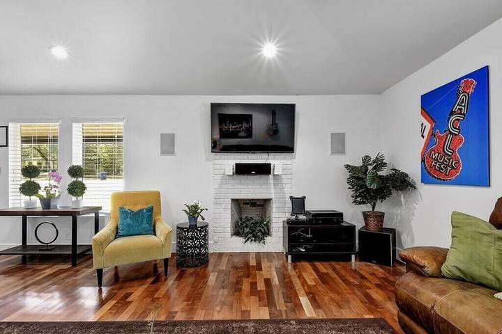 Vacation house for 20 people, with yard, with pets in Austin (TX)