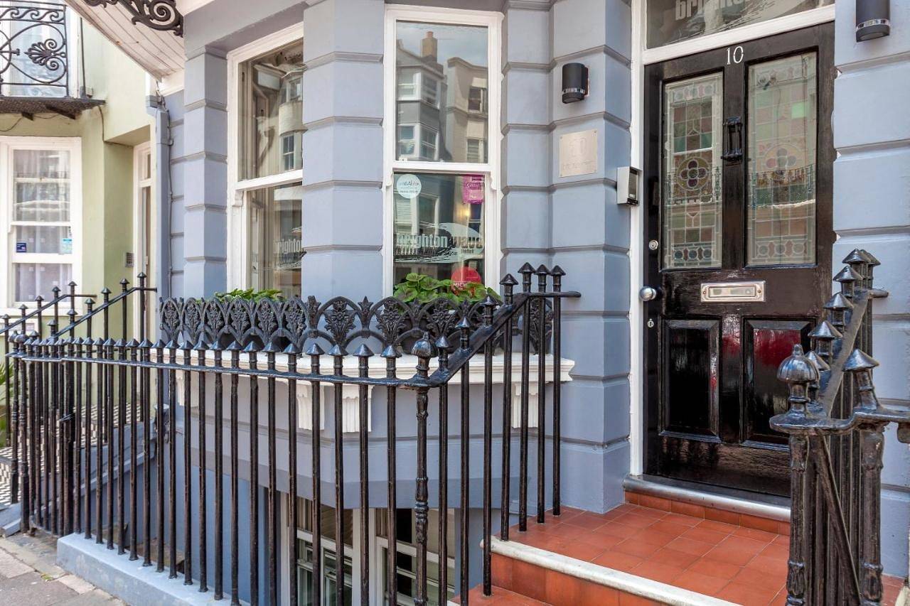 Bed and Breakfast for 10 people in Brighton, Sussex