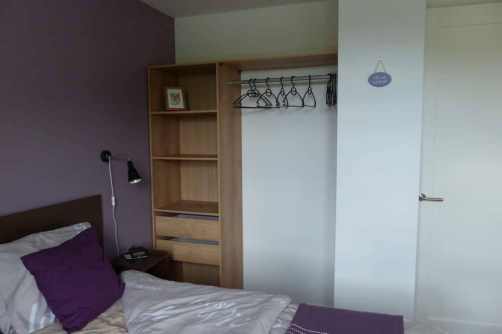 Appartement entier, La Figue: Luxe Appartement pour 4 personnes avec terrasse privée et une grande piscine + sauna. in Saint-Julien-de-Lampon, Quercy