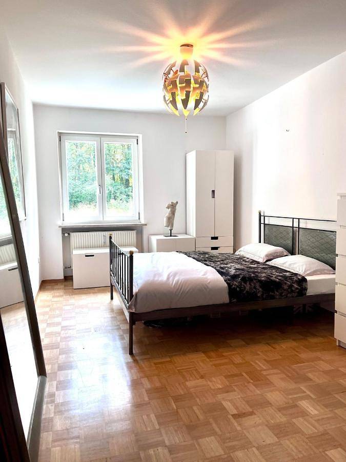 Ferienwohnung für 8 Personen, mit Garten und Whirlpool sowie Sauna, kinderfreundlich in München - 3