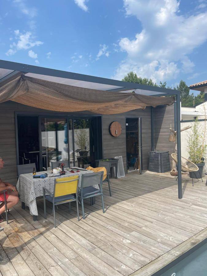 Location de vacances pour 6 personnes, avec vue ainsi que piscine et terrasse à Angresse - 4