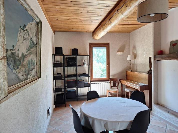 Location de vacances pour 4 personnes, avec vue ainsi que piscine et jardin, animaux acceptés à La Motte-d'Aigues - 4