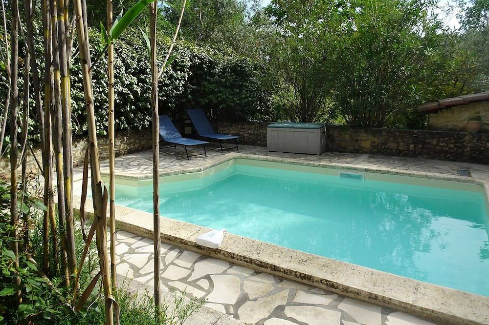 Petit mazet provençal avec piscine privée. Idéal pour les amoureux de la nature. in Pernes-les-Fontaines, Parc naturel régional du Mont-Ventoux