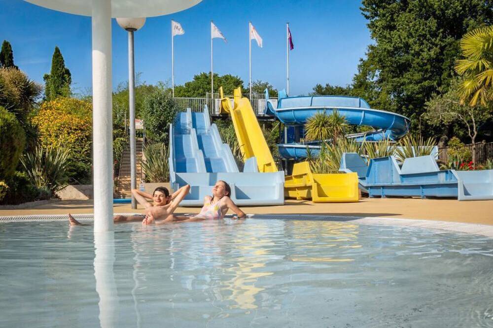 Camping familial 4* | Mobil-home + Accès piscine in Monterblanc, Regional Natural Park of the Golfe du Morbihan