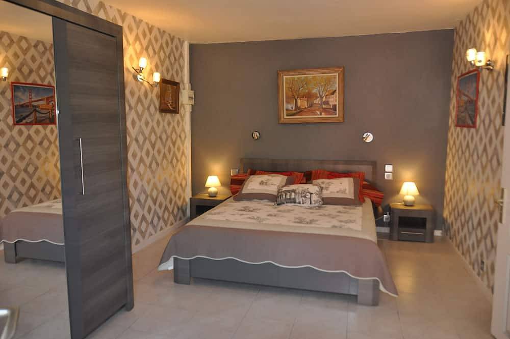 Lodging in the heart of the Luberon, in the countryside in Gargas, Regionaler Naturpark Luberon