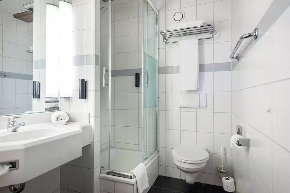Superior Double Room | 0.6 Miles to Heppenheim Rail | Pets Welcome in Heppenheim, Bergstraße