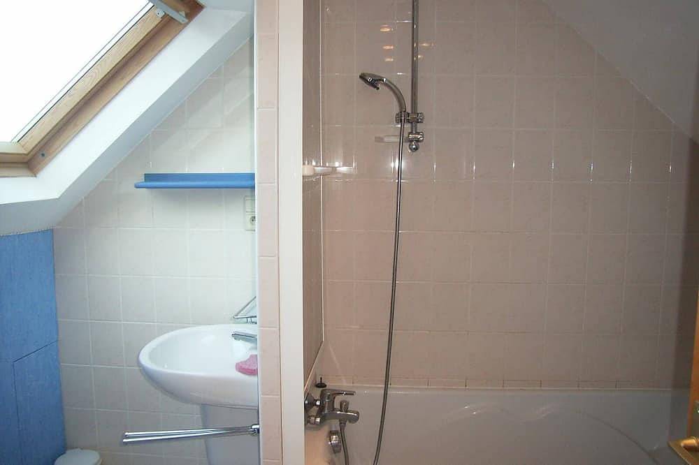 A Louer Maison Avec 2 Chambres à Proximité du Golfe du Morbihan Pour les Vacances in Arzon, Côte des Mégalithes