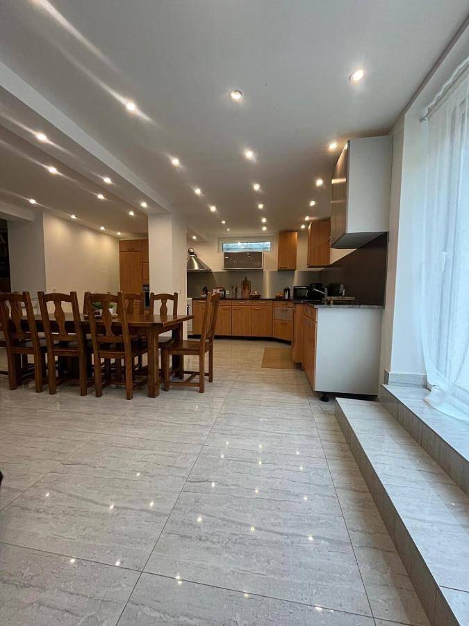Appartement entier, Studio terrasse et parking, Tram direct Genève in Ambilly, Région de Saint-Julien-en-Genevois