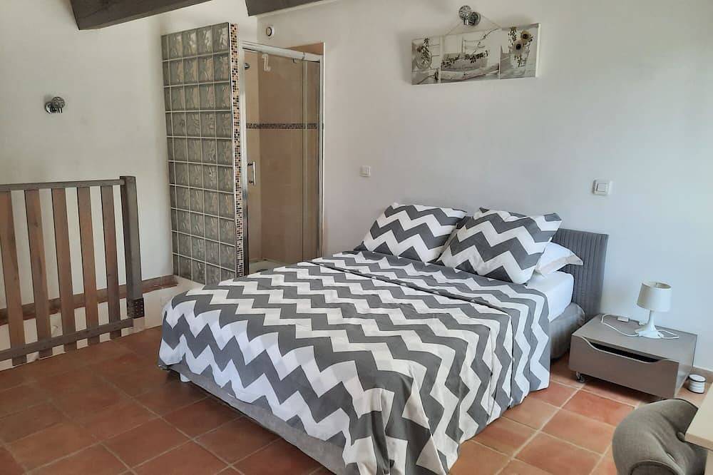 Picturesque cottage for nature lovers in Belgentier, Region de Toulon