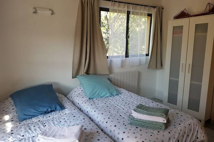 Location de vacances pour 4 personnes, avec terrasse ainsi que jardin et piscine à Mormoiron - 4