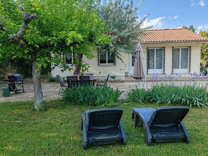 Location de vacances pour 6 personnes, avec Terrasse et Jardin à Jonquières