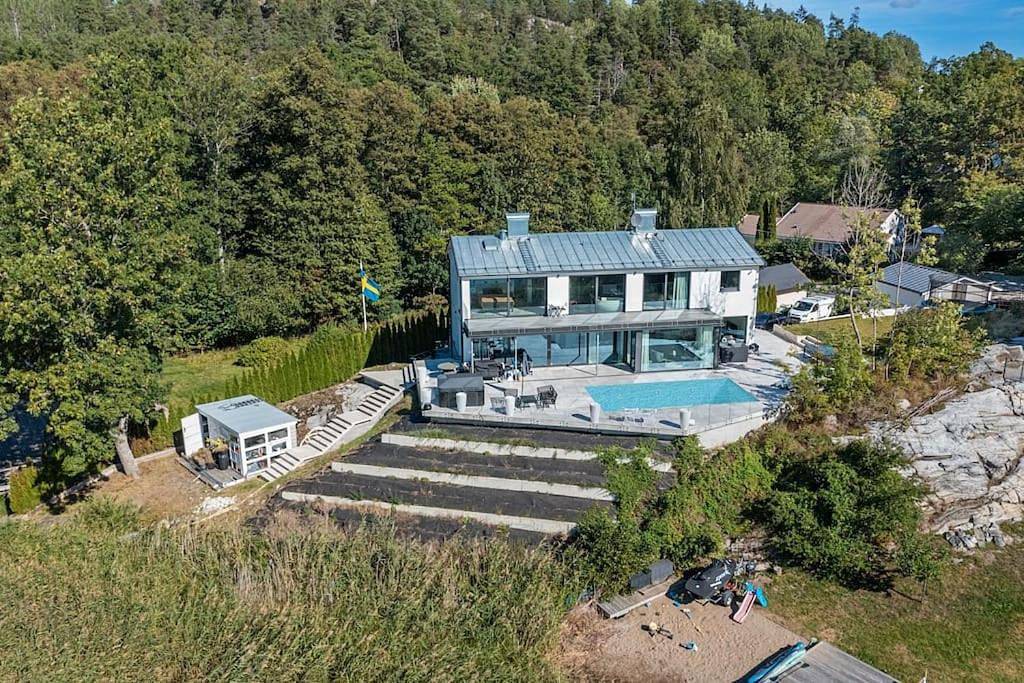 Lyxig villa i Solsidan in Nacka, Svenska Östersjön