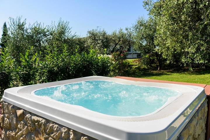 Maison d’hôte pour 2 personnes, avec jardin ainsi que piscine et vue à Bardolino - 4