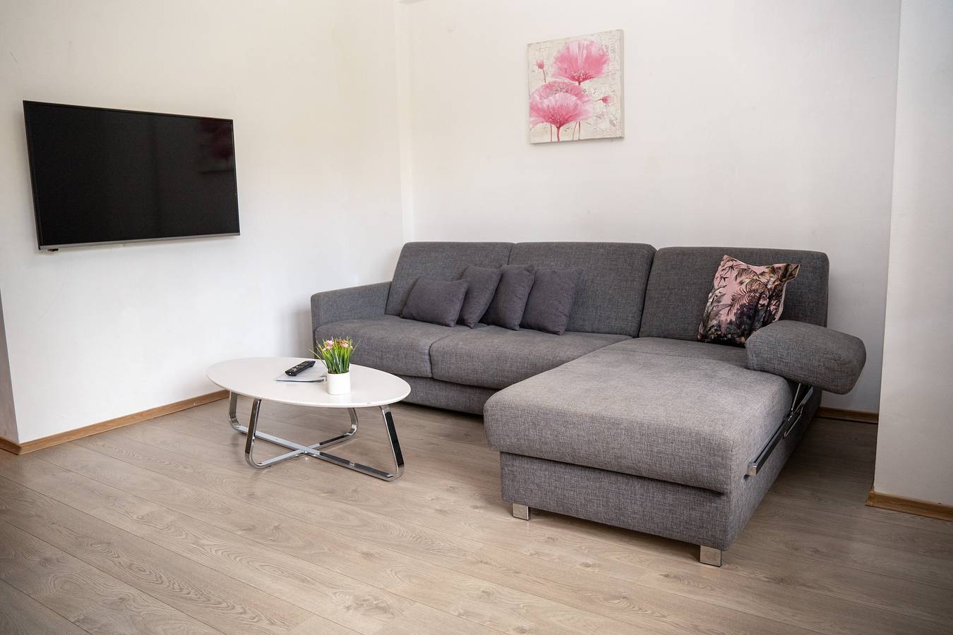 Hel lejlighed, 'Villa Nordhang - Apartment 7' with Mountain View, Balcony & Wi-Fi in Winterberg, Hochsauerlandkreis