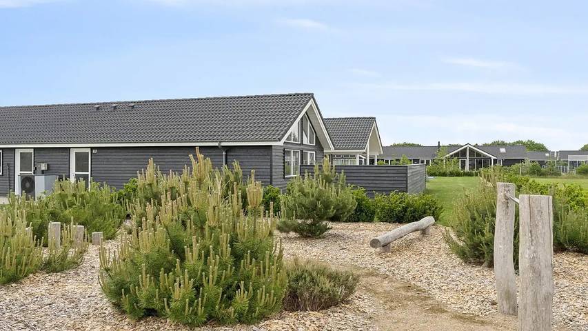 Ferienhaus für 19 Personen, mit Whirlpool und Garten sowie Pool und Sauna in Houstrup Strand