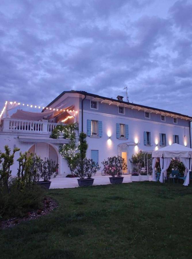 Casa vacanza per 3 persone, con Terrazza e Giardino nonché Piscina a Pozzolengo